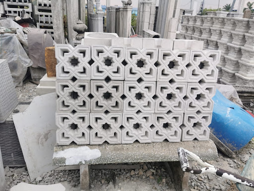 Tiang Roman Larik Simpang Tiga Enterprise