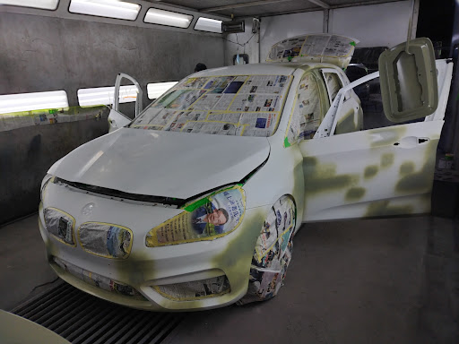 KEAN CAR KNOCKING SPRAY PAINTING